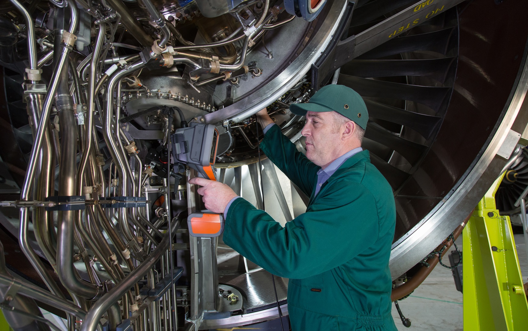 使用韋林工業內窺鏡檢查航空發動機 使用韋林工業內窺鏡檢查航空發動機